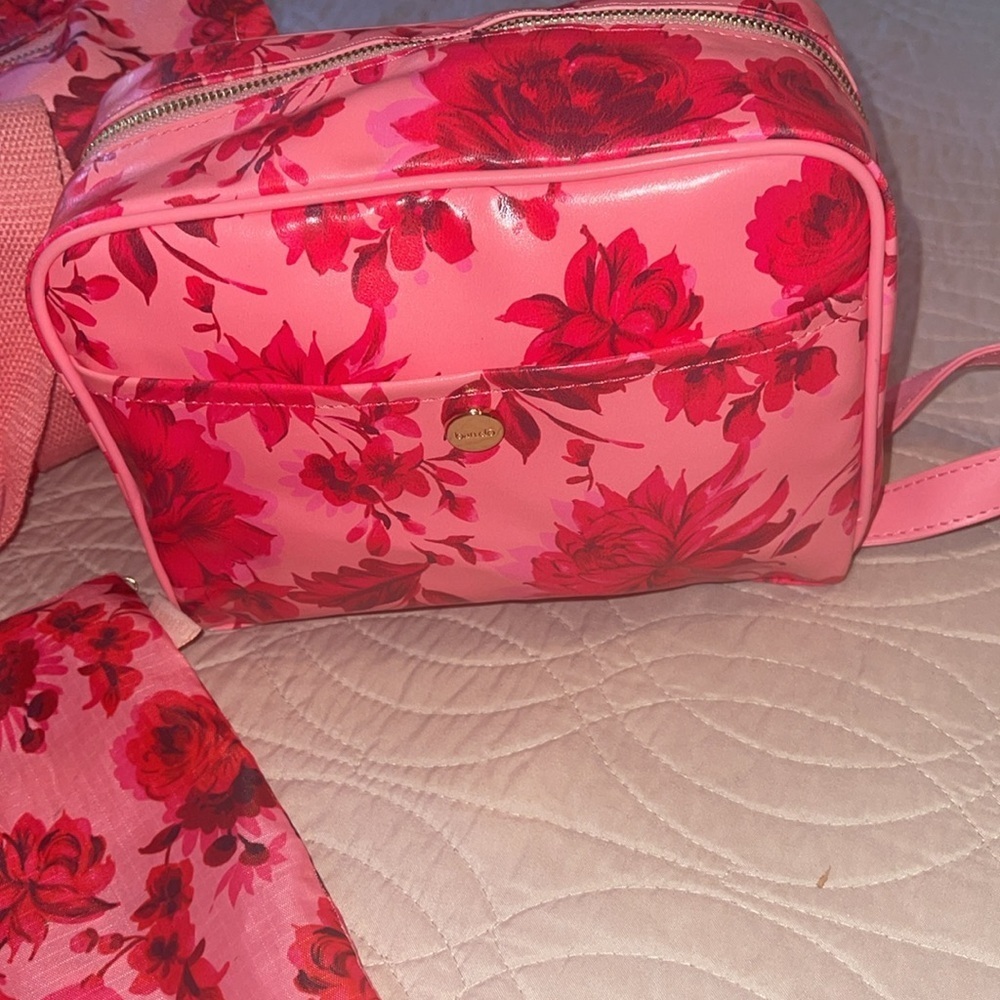 🌺BANDO 4 Piece FLORAL DUFFEL,MAKEUP BAG, ZIP BAG & NECK REST SET - Picture 4 of 12